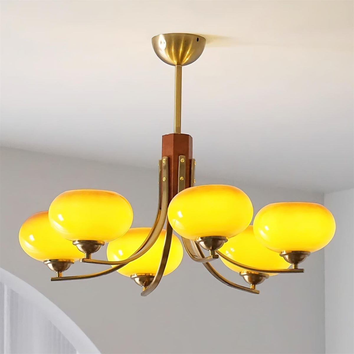 Candelabro com 6 luzes e globos de vidro âmbar Vira