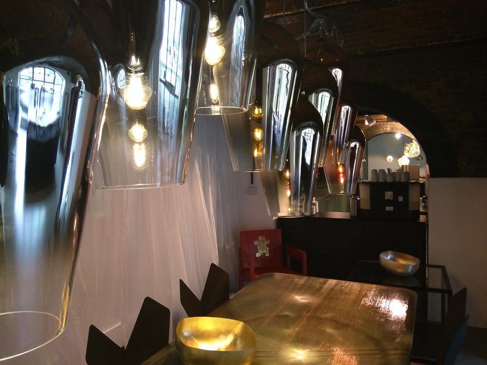 Adler modern pendellampa i glas