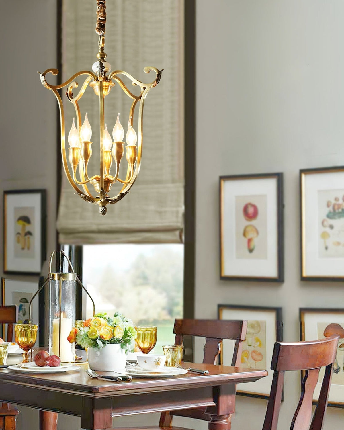 Niroxa ljósakróna með gylltri luktarumgjörð