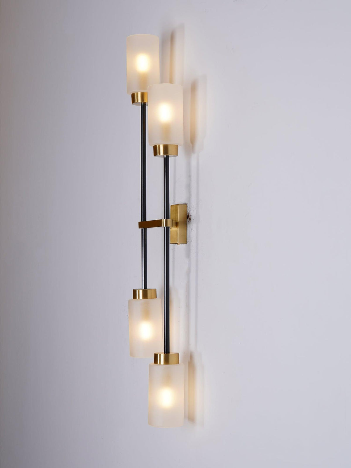 Tekas linjär vägglampa med cylindrar i glas