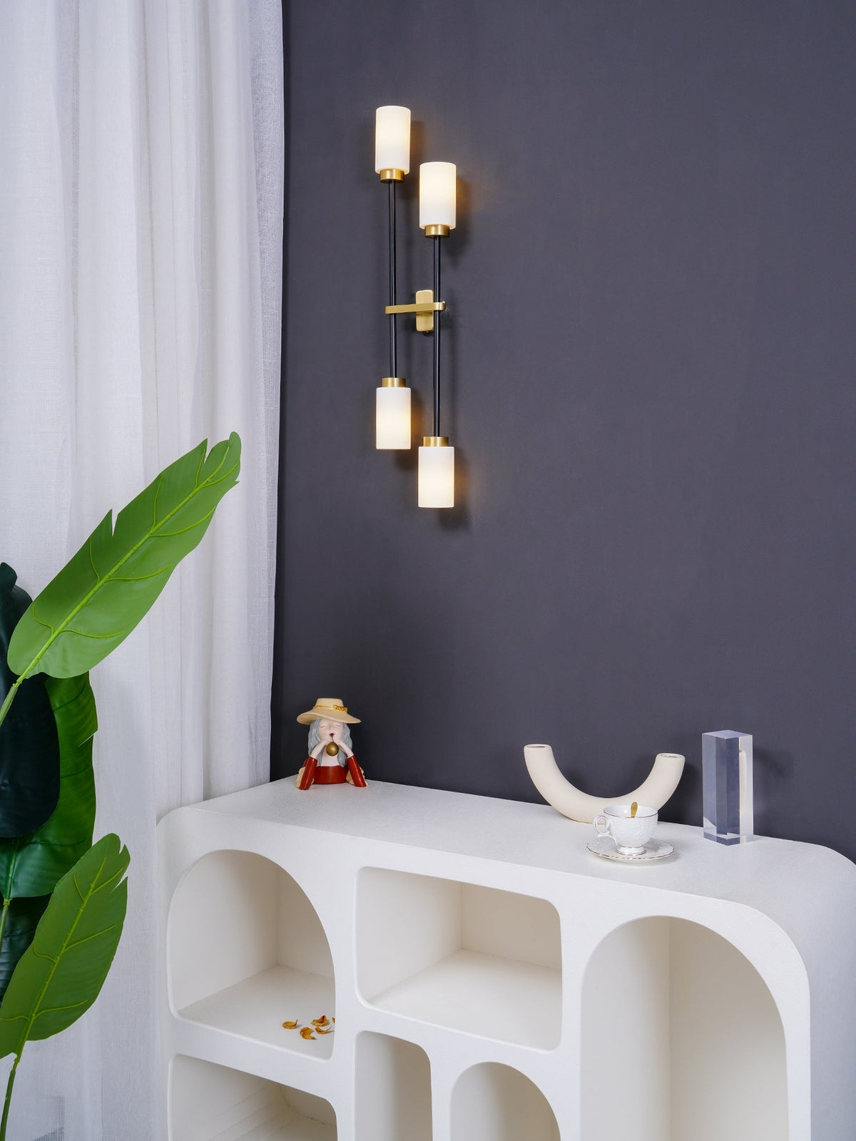 Tekas linjär vägglampa med cylindrar i glas