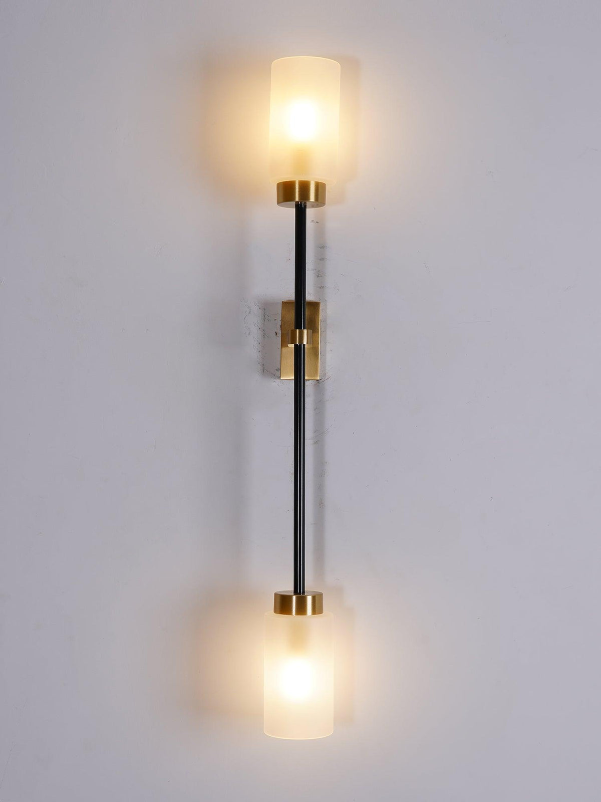Tekas linjär vägglampa med cylindrar i glas