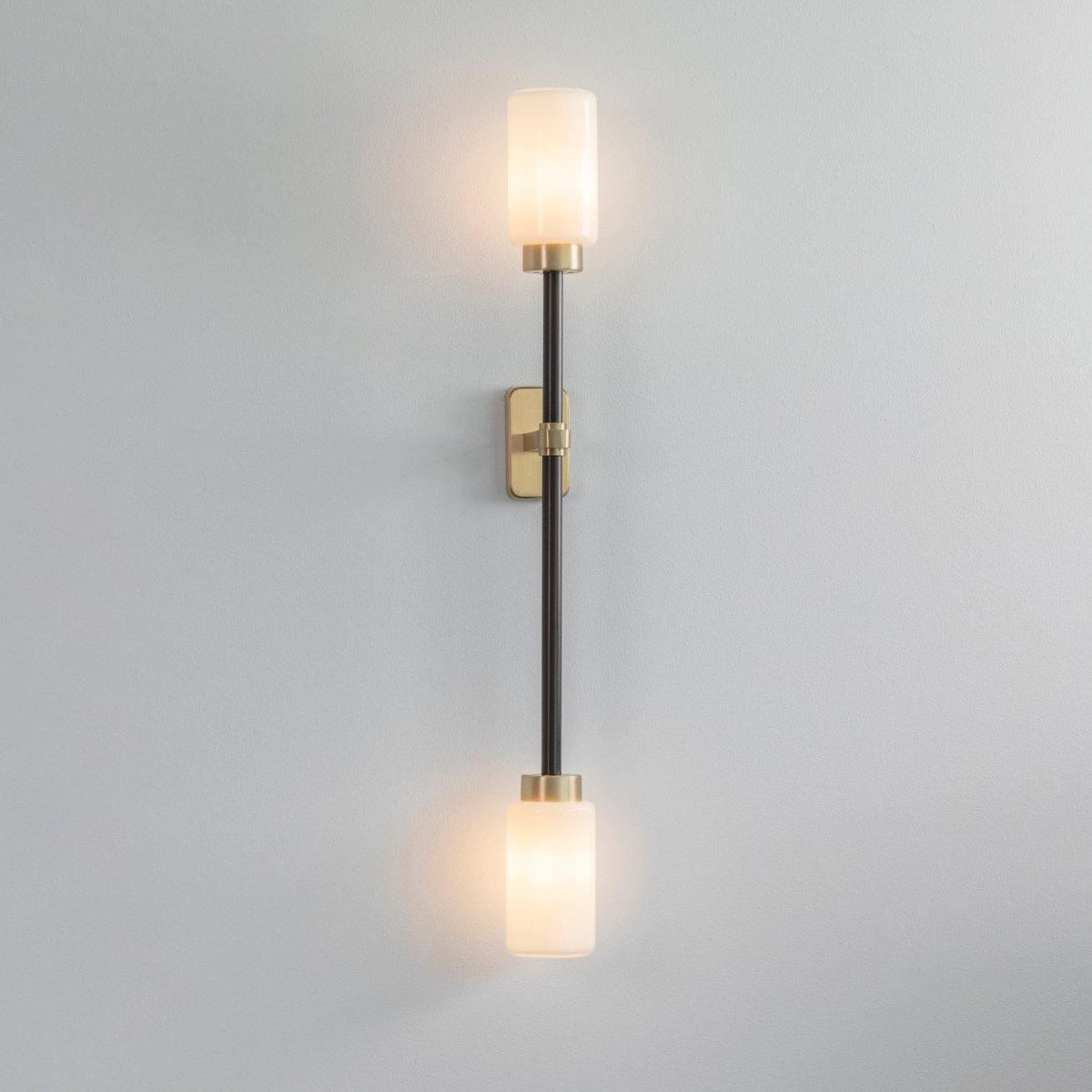 Tekas linjär vägglampa med cylindrar i glas