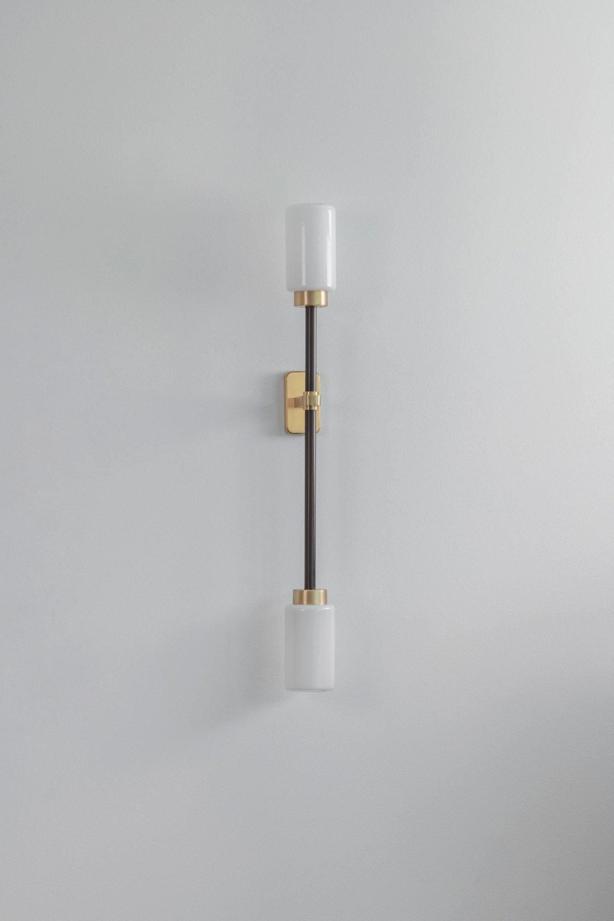 Tekas linjär vägglampa med cylindrar i glas
