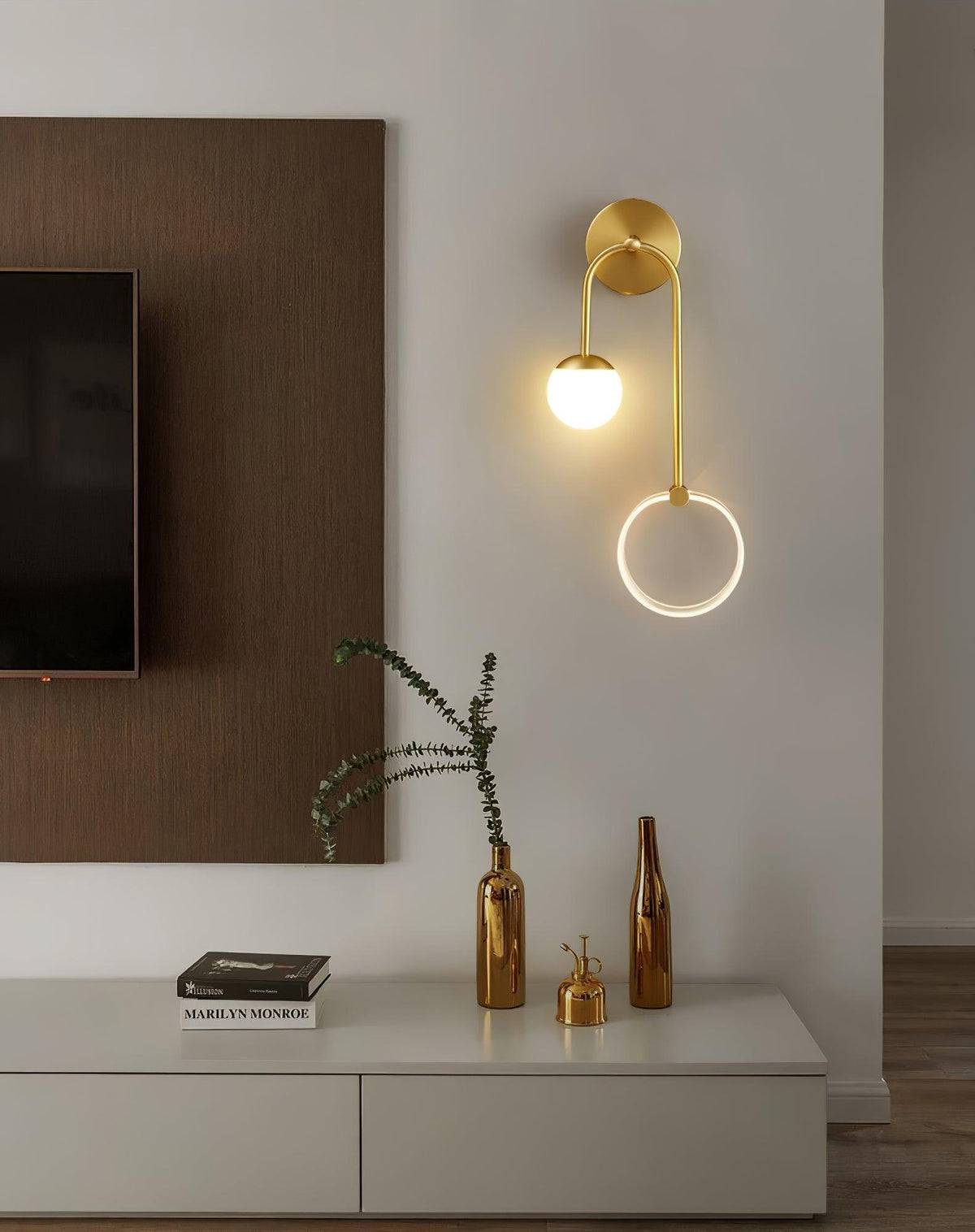 Aplique de parede Warren moderno e minimalista em latão com LED