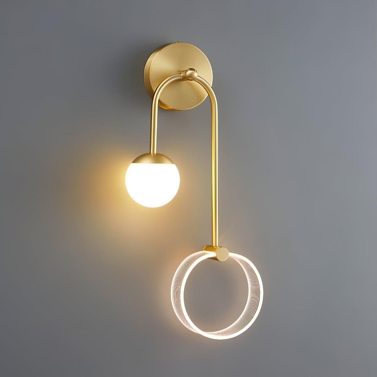 Aplique de parede Warren moderno e minimalista em latão com LED