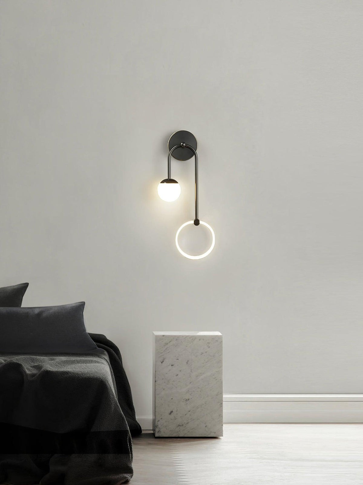 Aplique de parede Warren moderno e minimalista em latão com LED