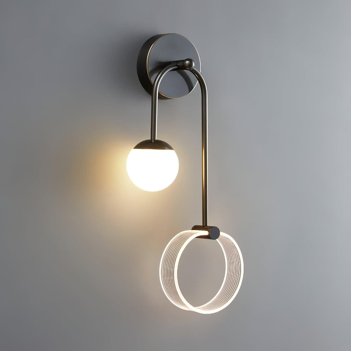 Aplique de parede Warren moderno e minimalista em latão com LED