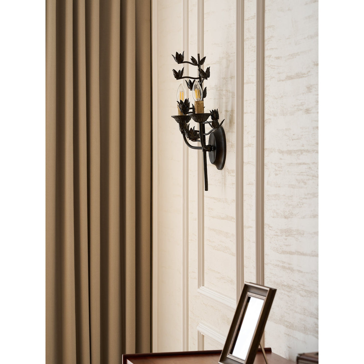 Elaerelia vägglampa
