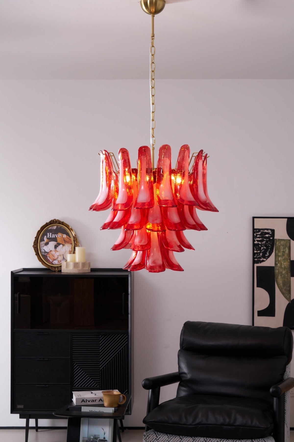 Lustre artístico em vidro de pétalas vermelhas dispostas em camadas Celarine