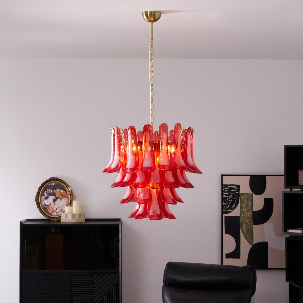 Lustre artístico em vidro de pétalas vermelhas dispostas em camadas Celarine