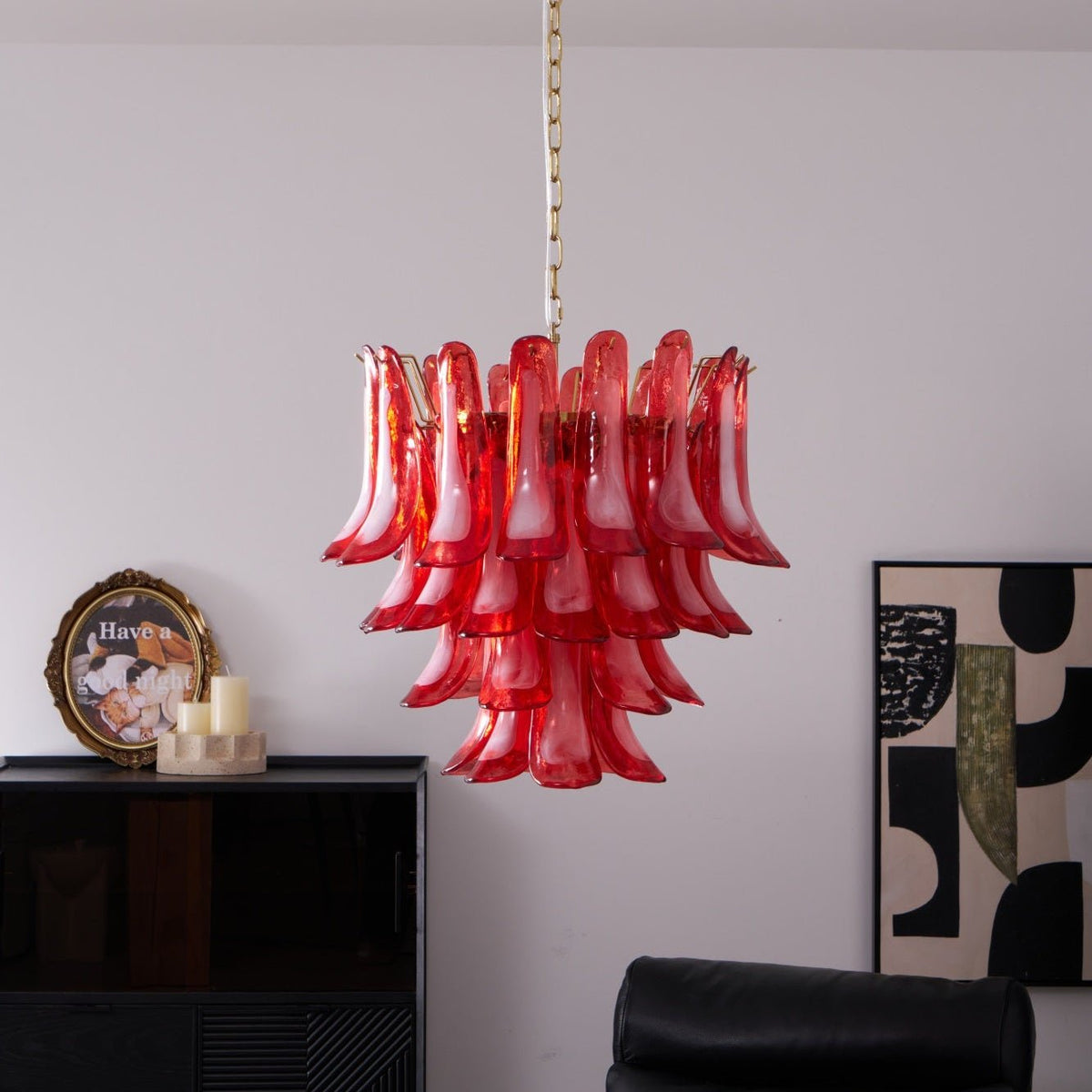 Lustre artístico em vidro de pétalas vermelhas dispostas em camadas Celarine