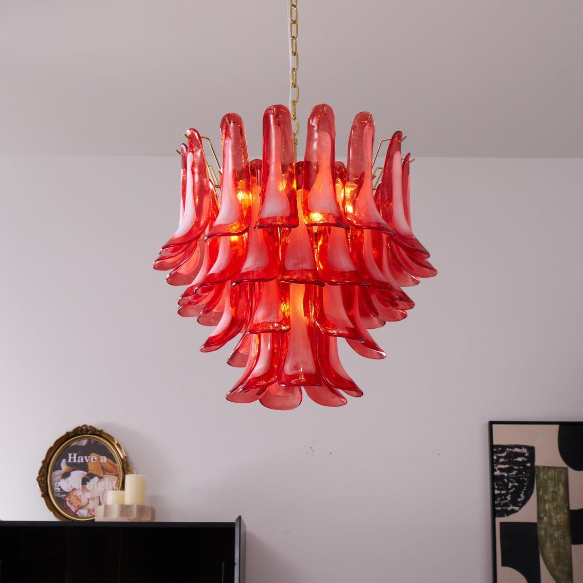 Lustre artístico em vidro de pétalas vermelhas dispostas em camadas Celarine