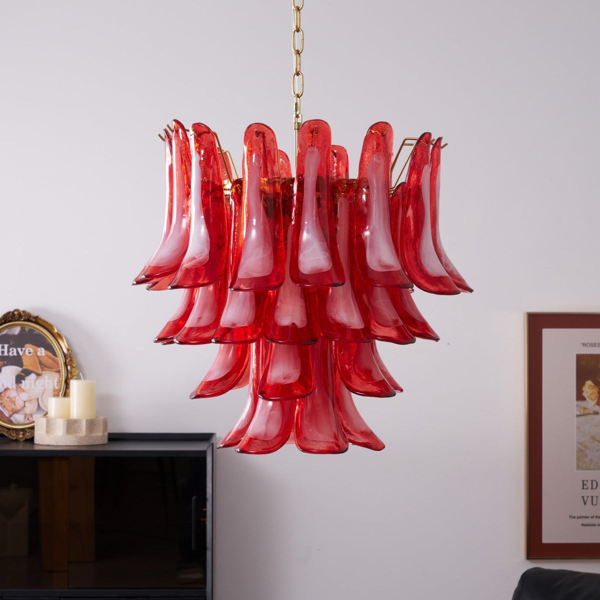 Lustre artístico em vidro de pétalas vermelhas dispostas em camadas Celarine