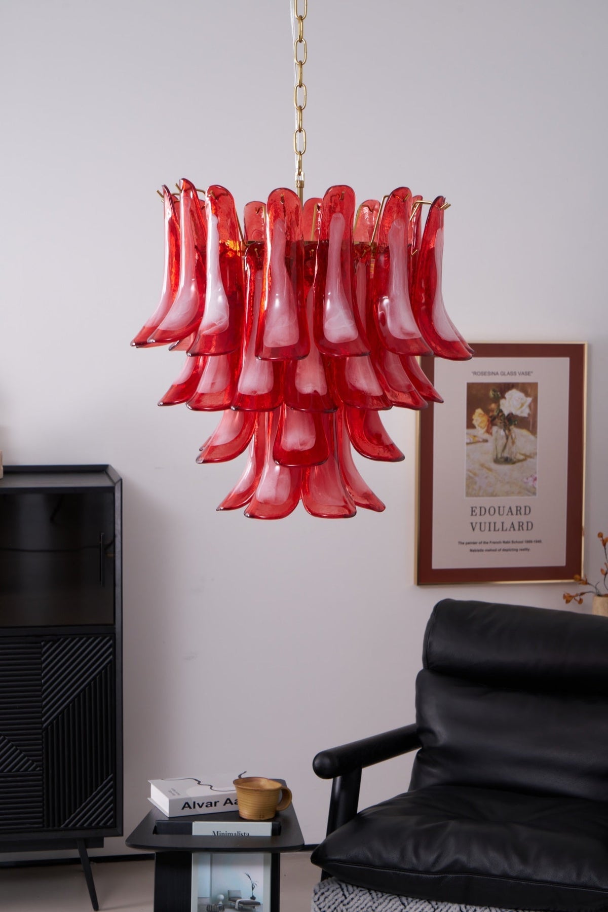 Lustre artístico em vidro de pétalas vermelhas dispostas em camadas Celarine
