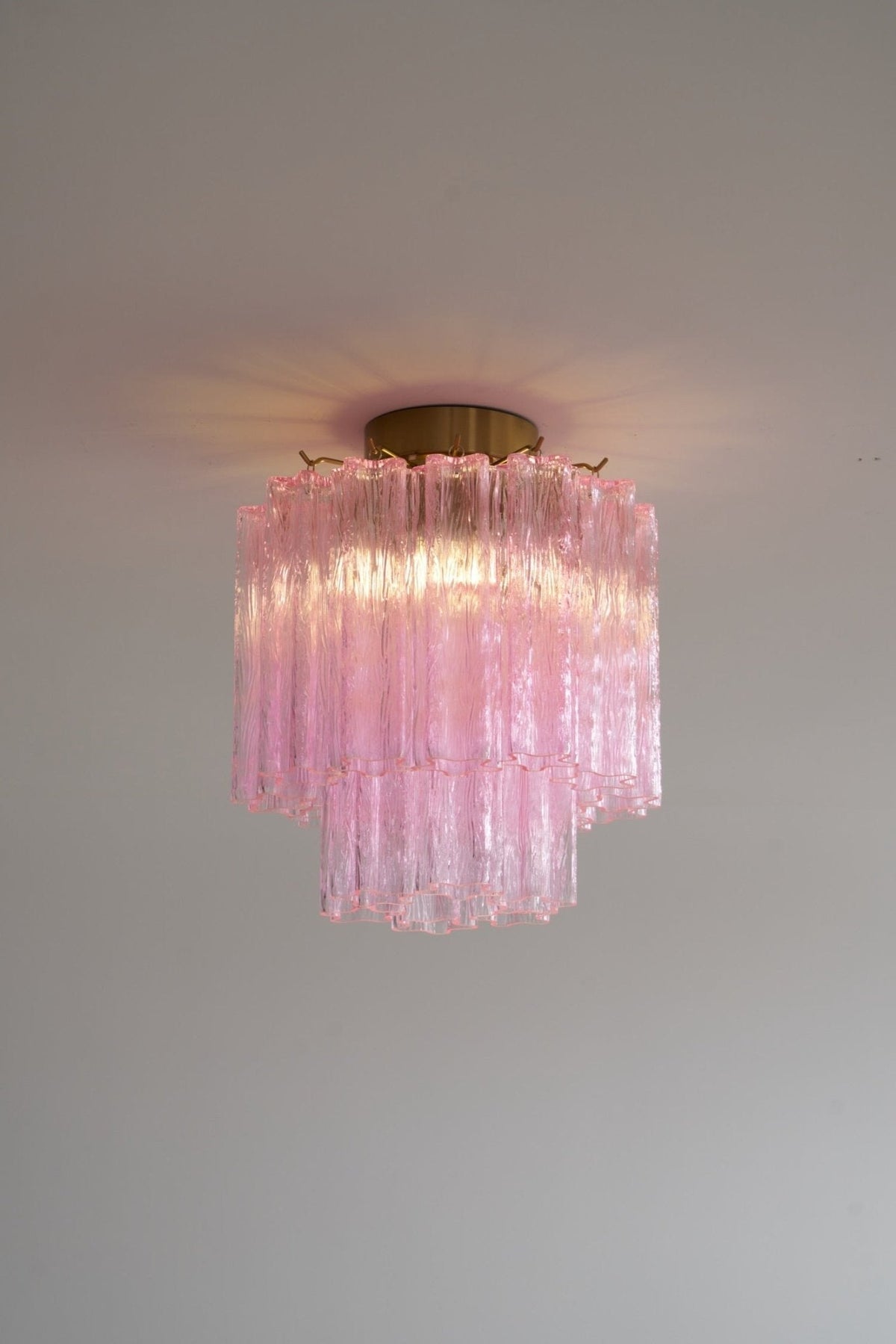 Candeeiro de teto Eiriel cor-de-rosa, em vidro Murano, em camadas, moderno, rente ao teto