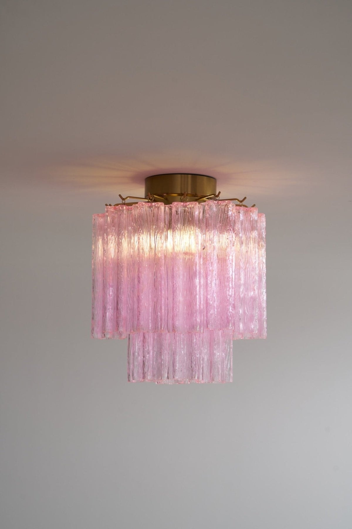 Candeeiro de teto Eiriel cor-de-rosa, em vidro Murano, em camadas, moderno, rente ao teto