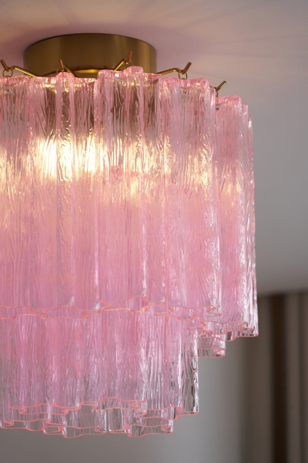 Candeeiro de teto Eiriel cor-de-rosa, em vidro Murano, em camadas, moderno, rente ao teto