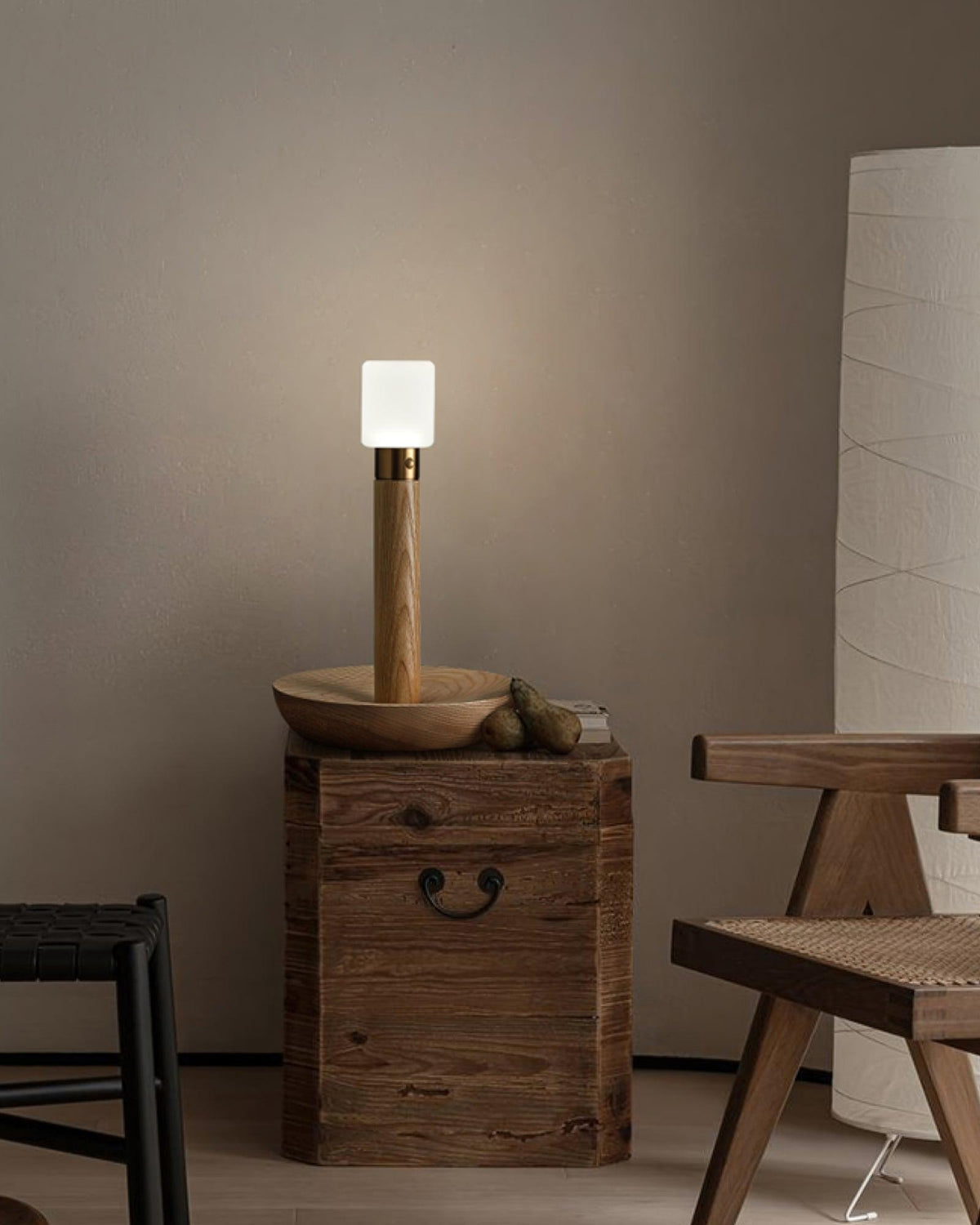 Candeeiro de mesa Lumaice minimalista em madeira