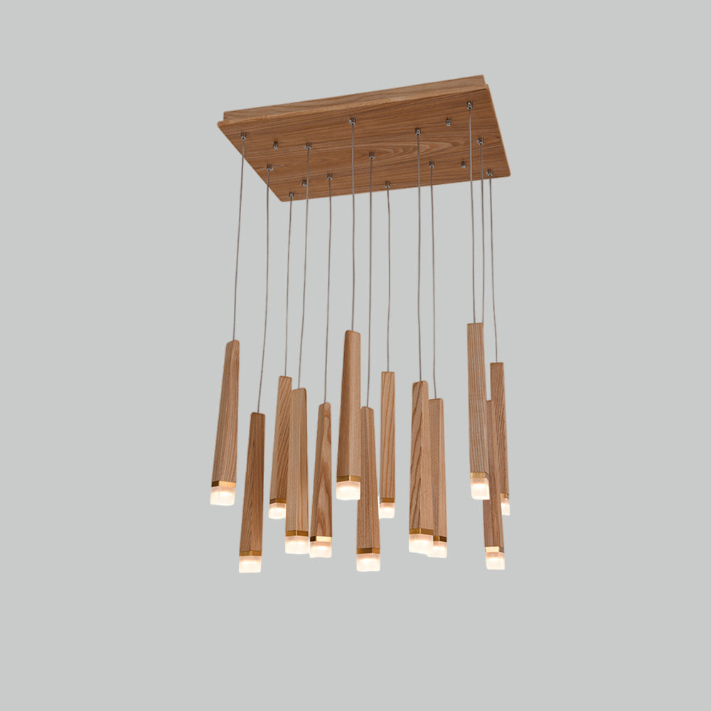 Sylielle ljuskrona i trä med vedpinneinspirerad design