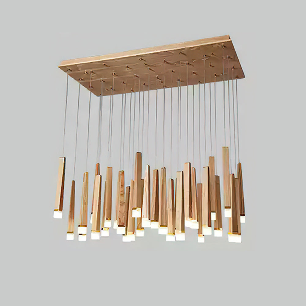 Sylielle ljuskrona i trä med vedpinneinspirerad design