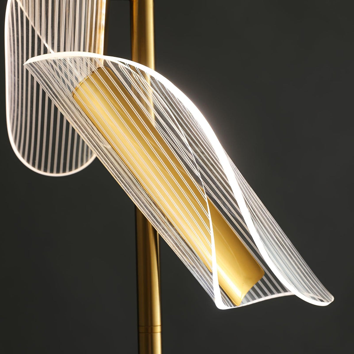 Remi moderne bordlampe
