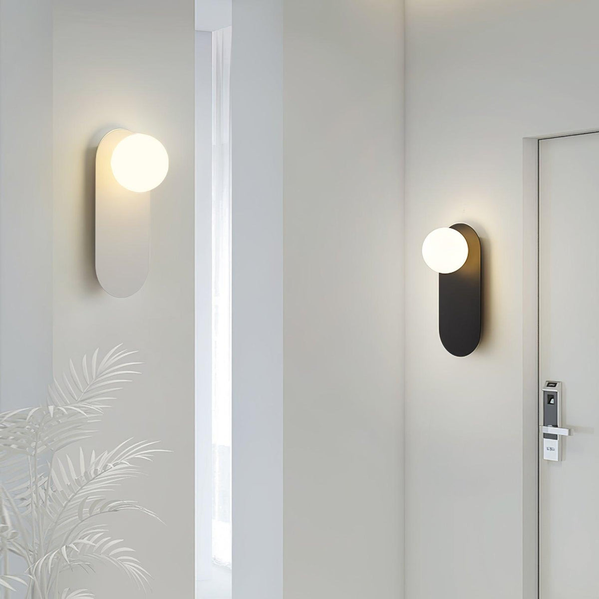 Eiralina vägglampa med platt bas, glob och mässingsfärgat glas