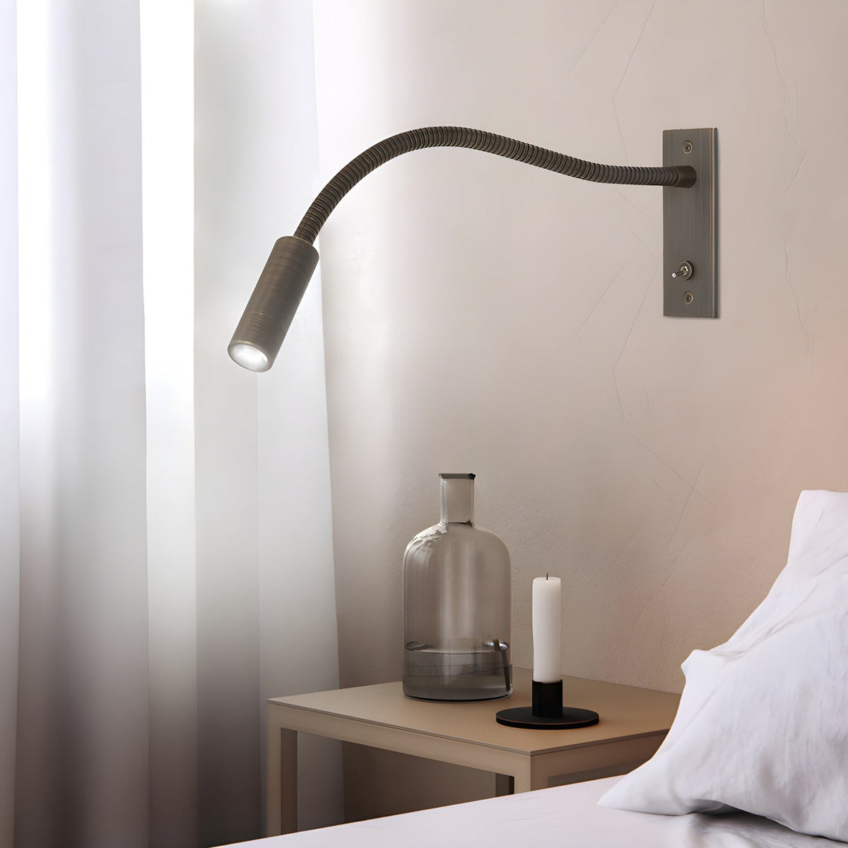 Flame flexibel vägglampa med svanhals