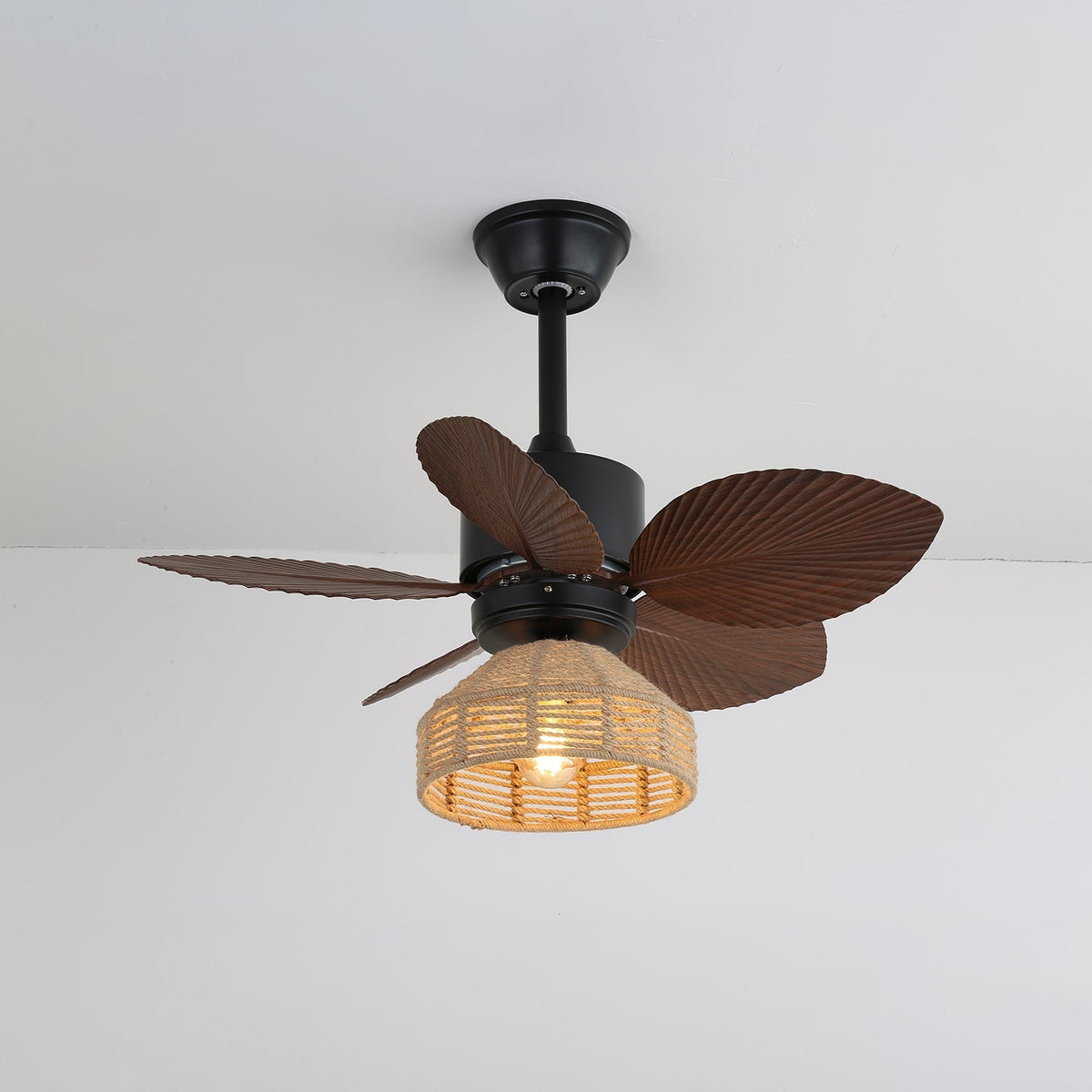 Rivora tropisk loftventilator med rattanlampe