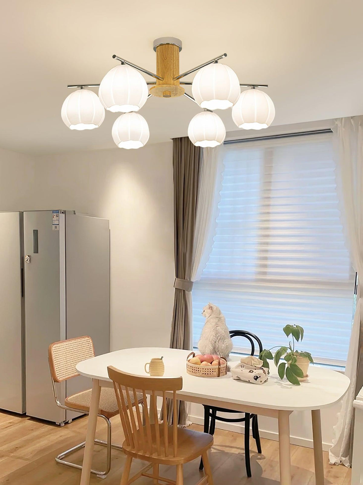 Ezoror-pohjoismainen taidetyylinen lasikattolamppu kukkanupuilla