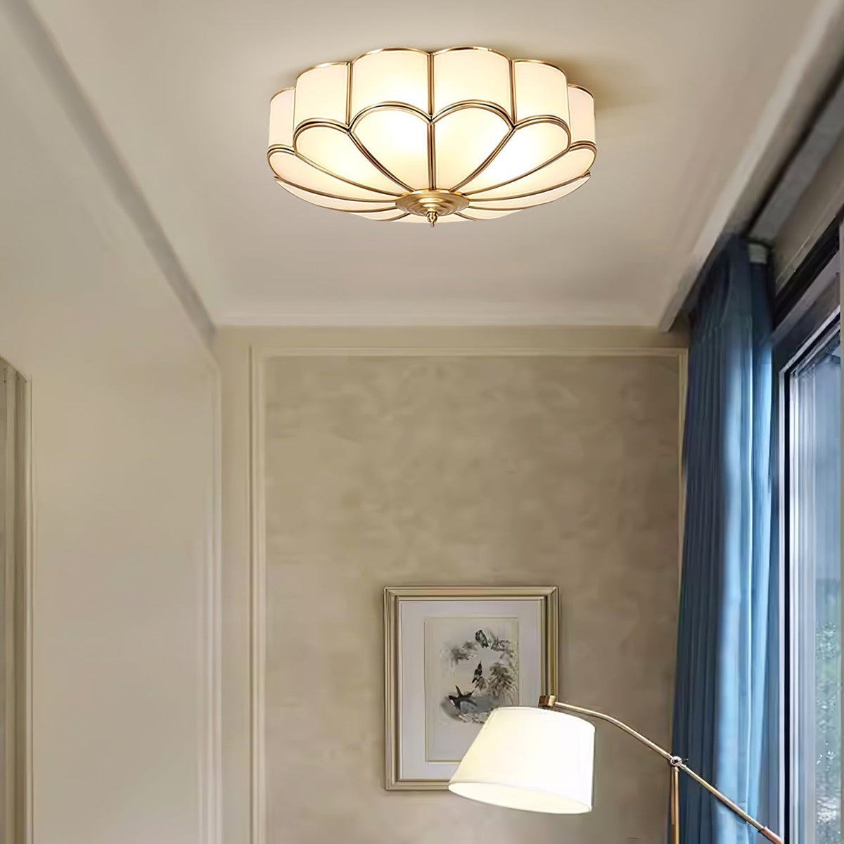 Velenena-kattovalaisin, kukanmuotoinen lasi ja messinki