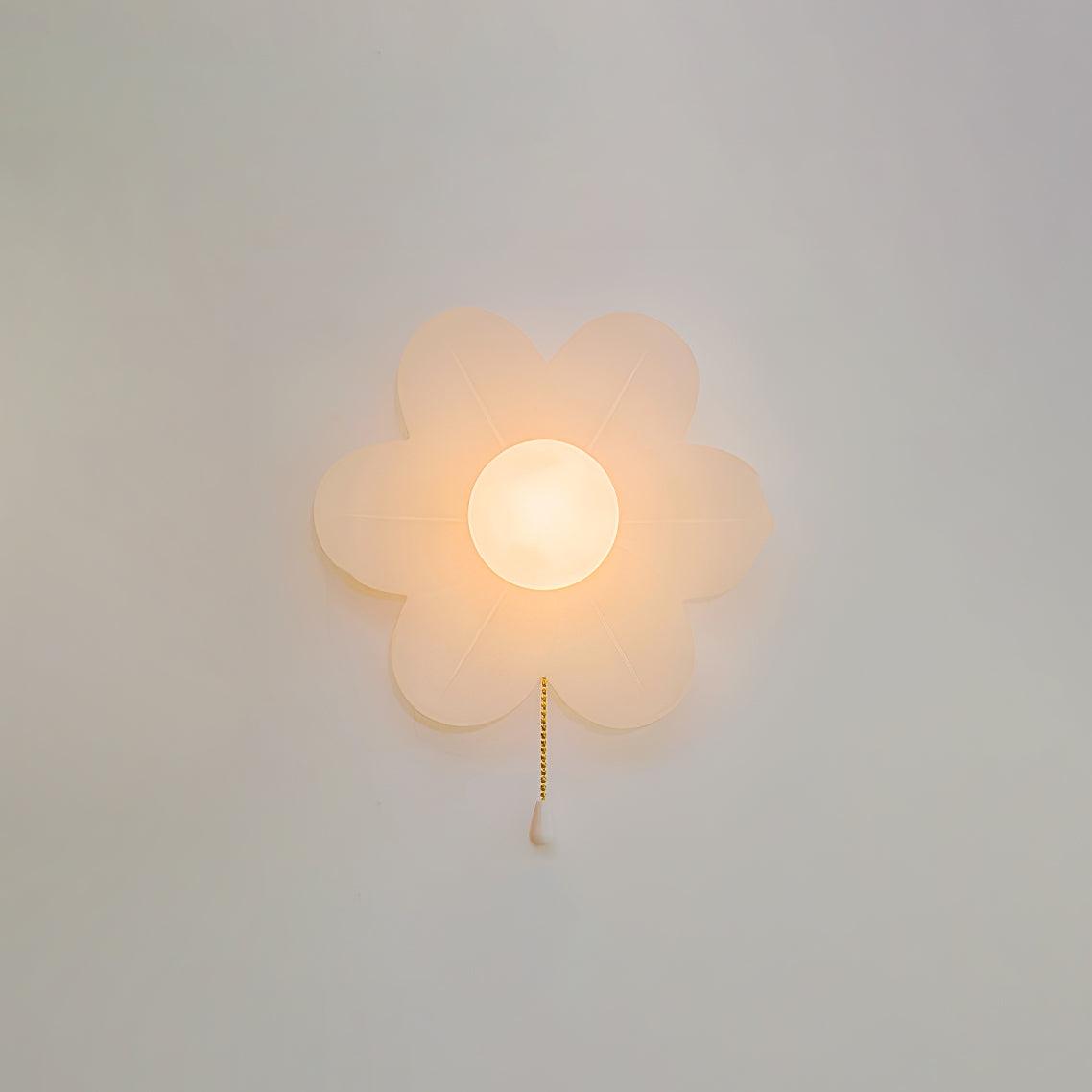 Bov nordisk kunstnerisk væglampe med blomster i harpiks