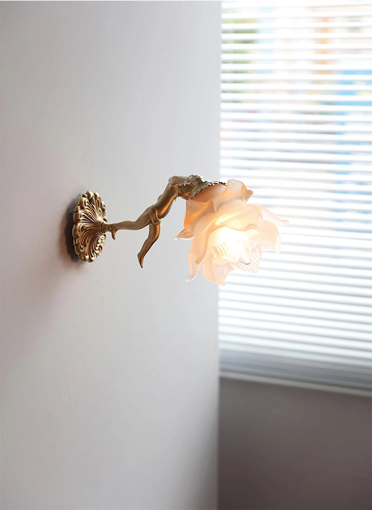 Bex vägglampa i glas med flygande ängel