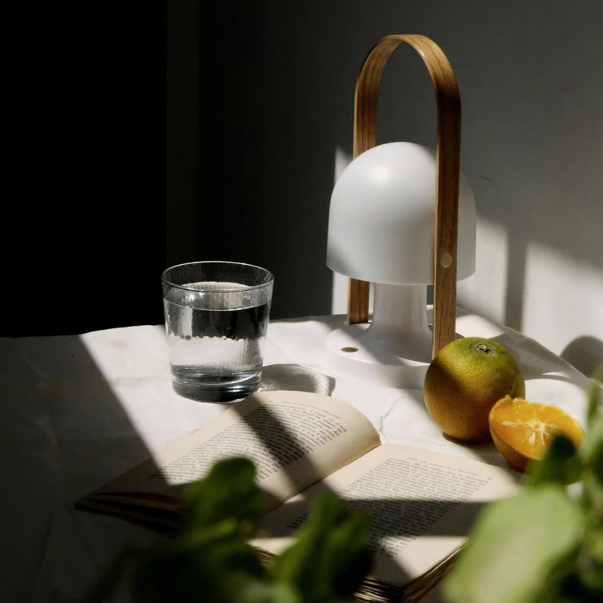 Elaanelle Table Lamp