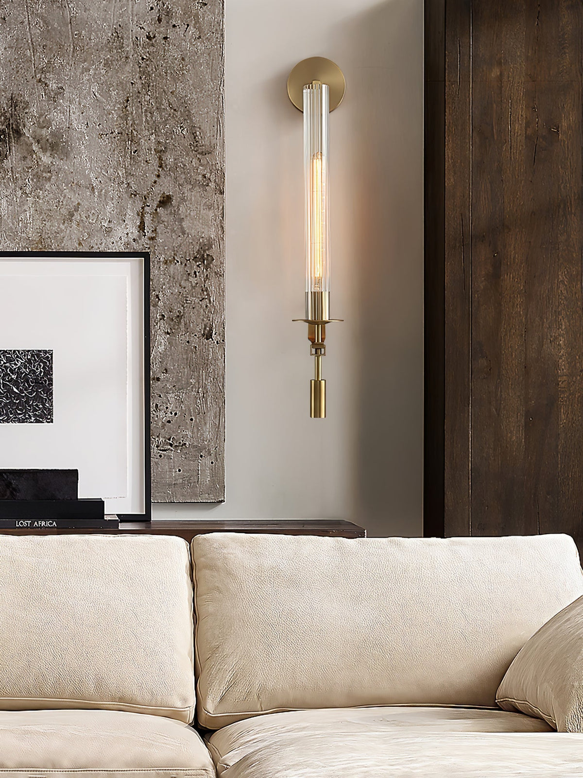 Veloora vägglampa i mässing med minimalistiskt räfflat glas