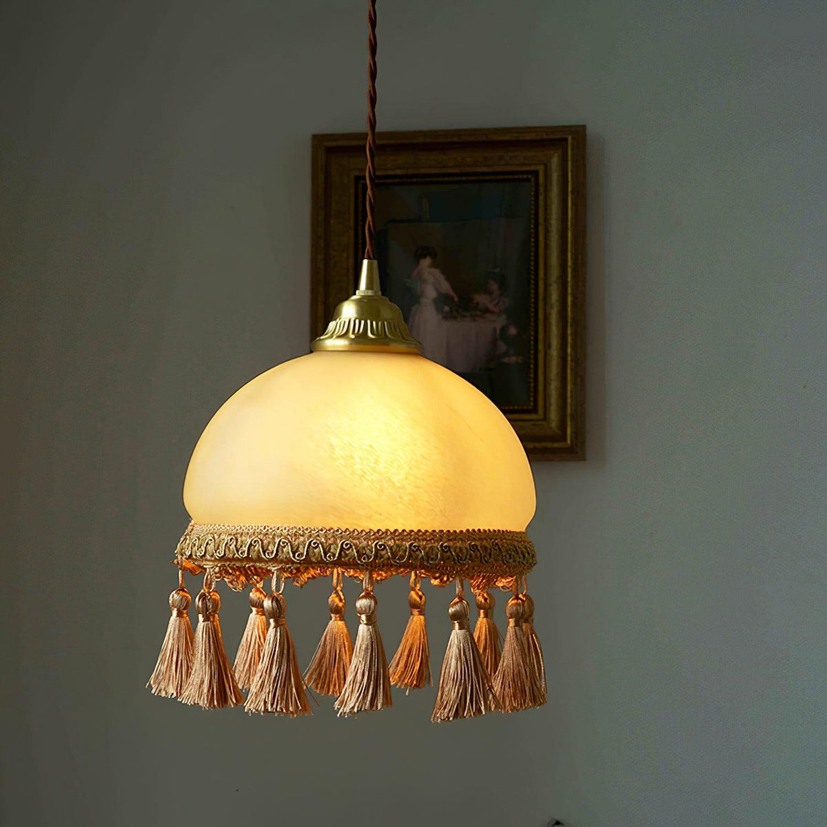 Mässingspendellampa med fransar och tofsar