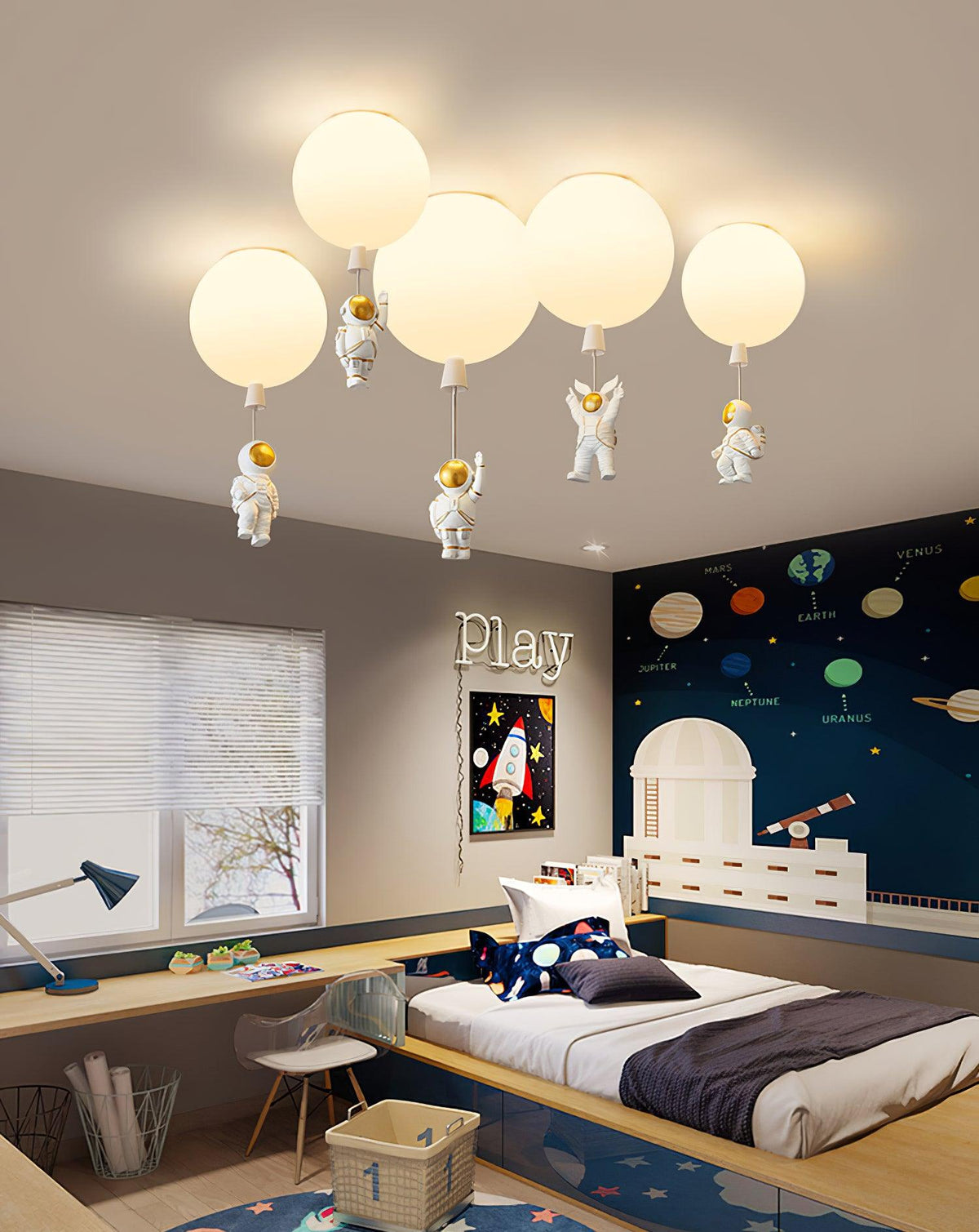Nirerira loftslampe i akryl med ballon og astronaut, legende design til børneværelset