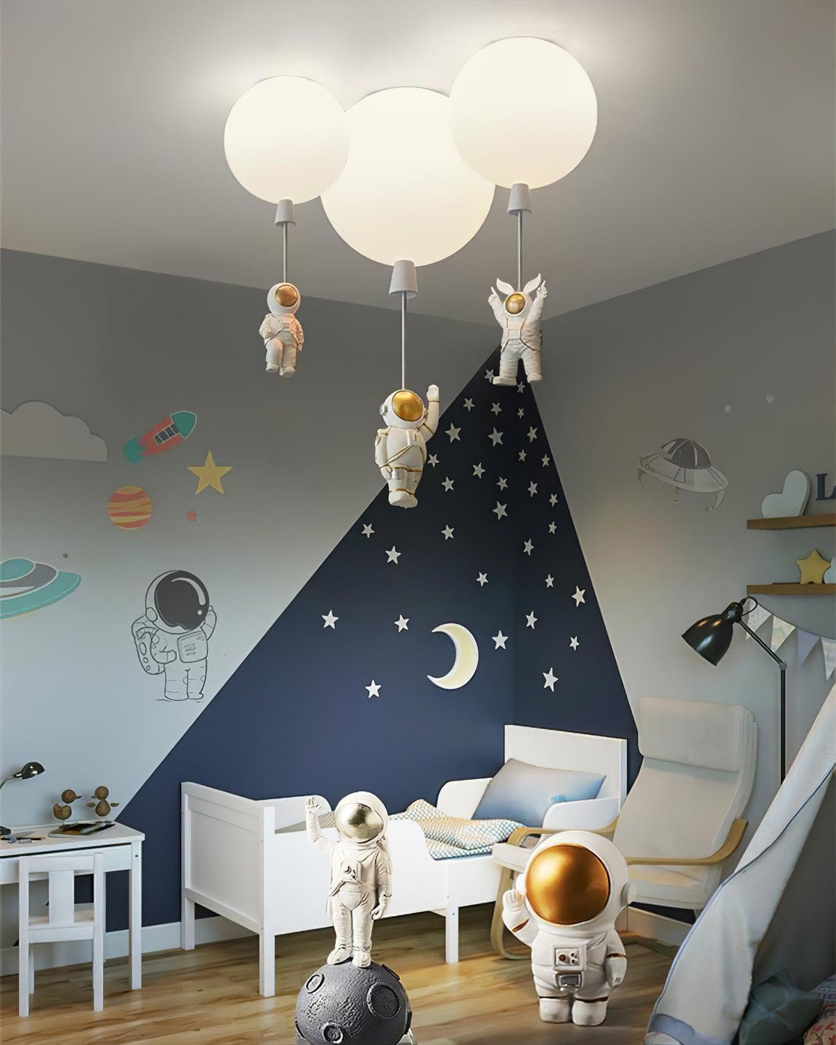 Nirerira loftslampe i akryl med ballon og astronaut, legende design til børneværelset