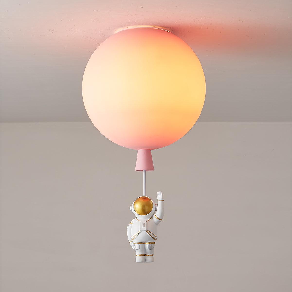 Nirerira loftslampe i akryl med ballon og astronaut, legende design til børneværelset