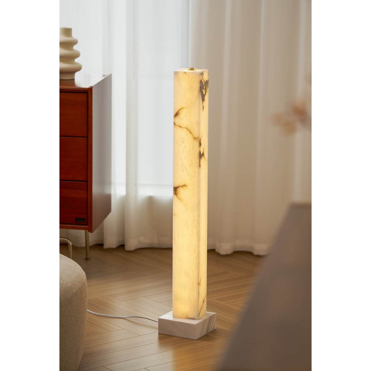 Gulvlampe i frossen alabast