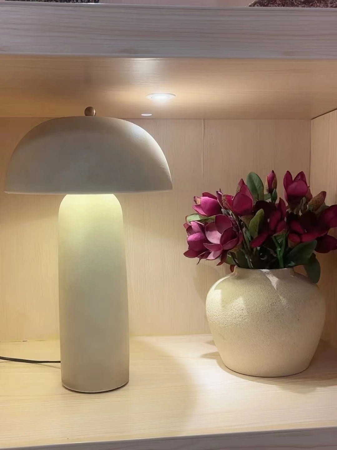 Brolen minimalistisk bordslampa i keramik