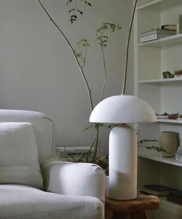 Brolen minimalistisk bordslampa i keramik