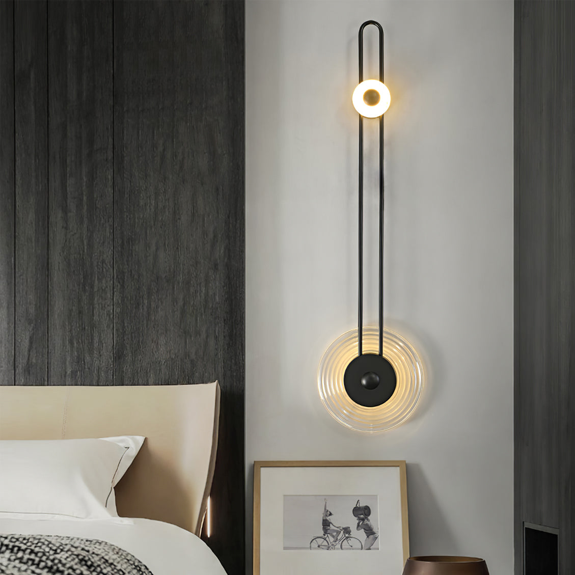 Eiroraria vägglampa med skulptural geometri i alabaster