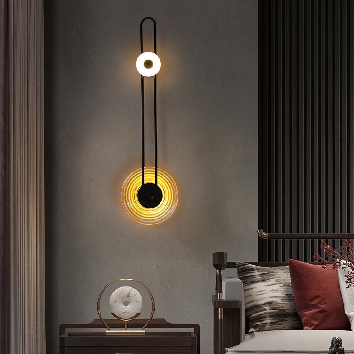 Eiroraria vägglampa med skulptural geometri i alabaster