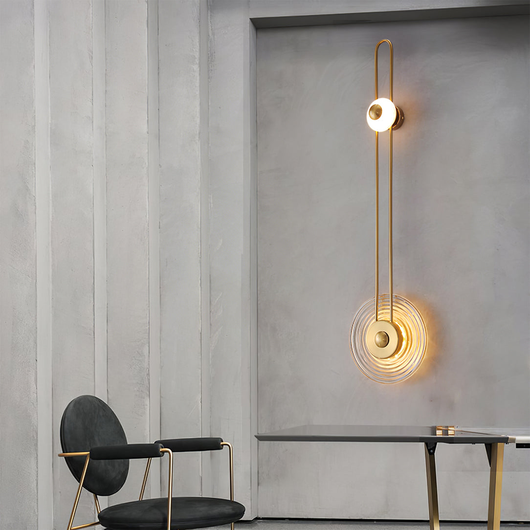 Eiroraria vägglampa med skulptural geometri i alabaster