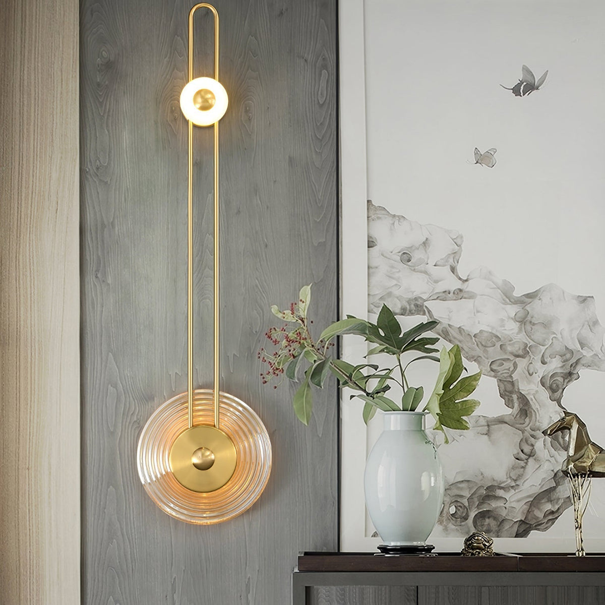 Eiroraria vägglampa med skulptural geometri i alabaster