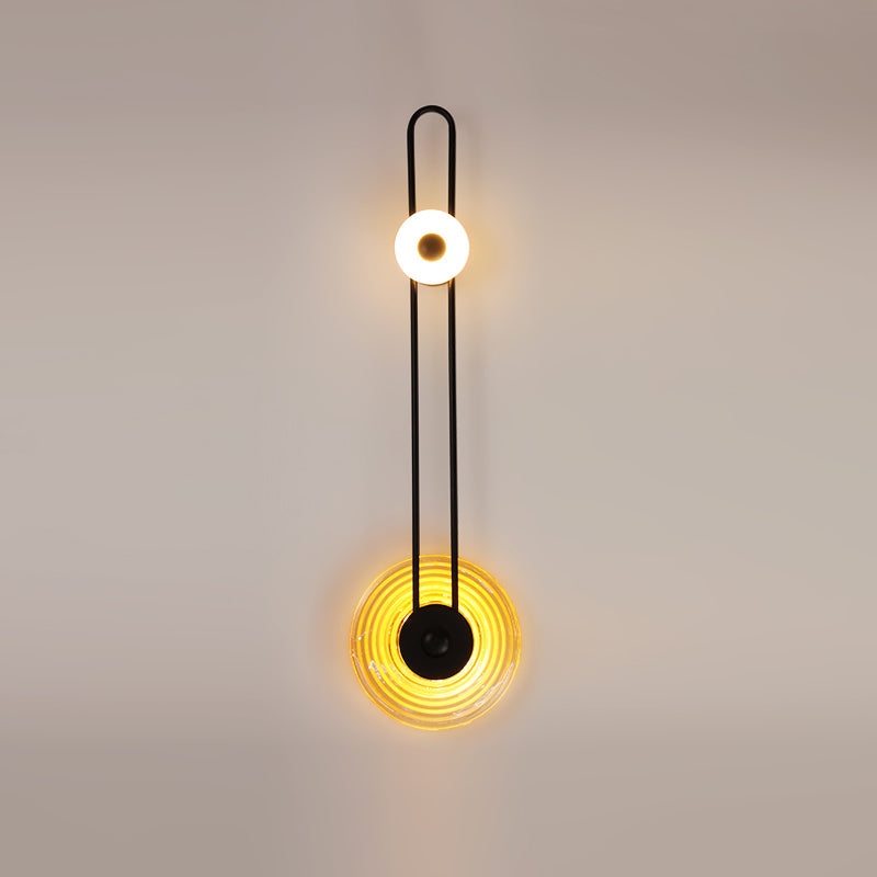 Eiroraria vägglampa med skulptural geometri i alabaster