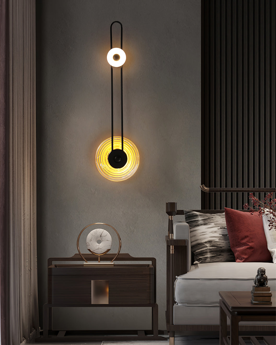 Eiroraria vägglampa med skulptural geometri i alabaster
