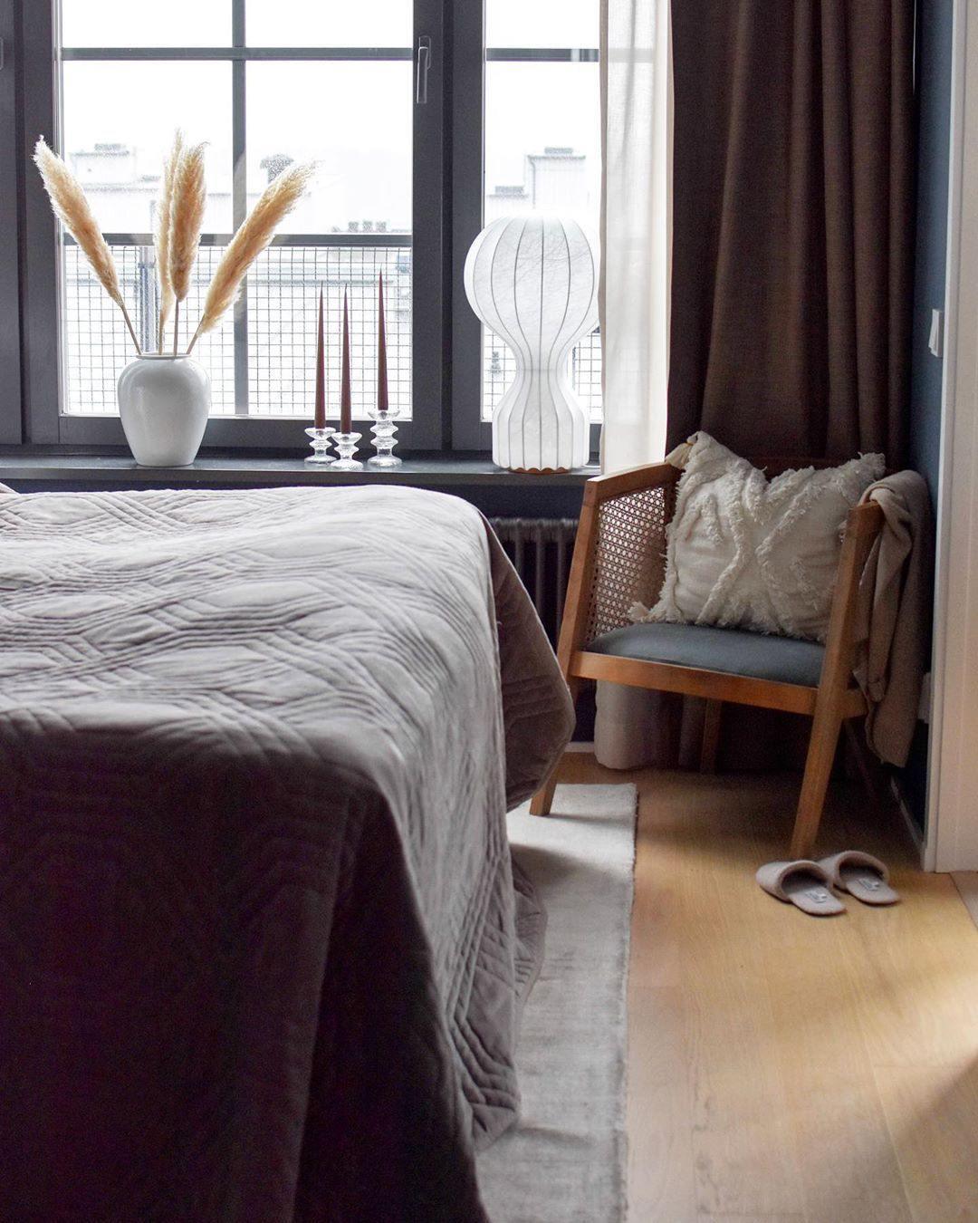 Lirove skulptural bordslampa i stål