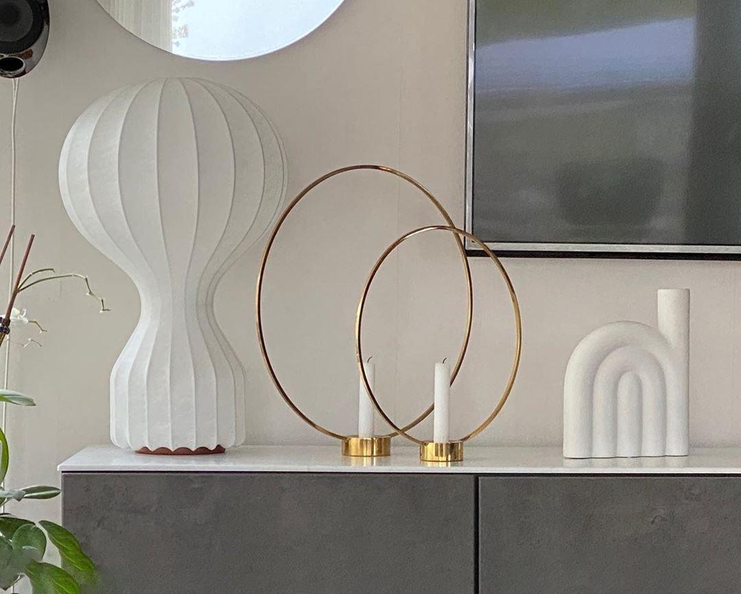 Lirove skulptural bordslampa i stål